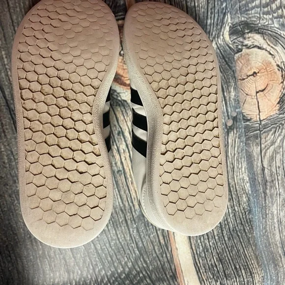Adidas Velcro no ties! - Picture 3 of 4